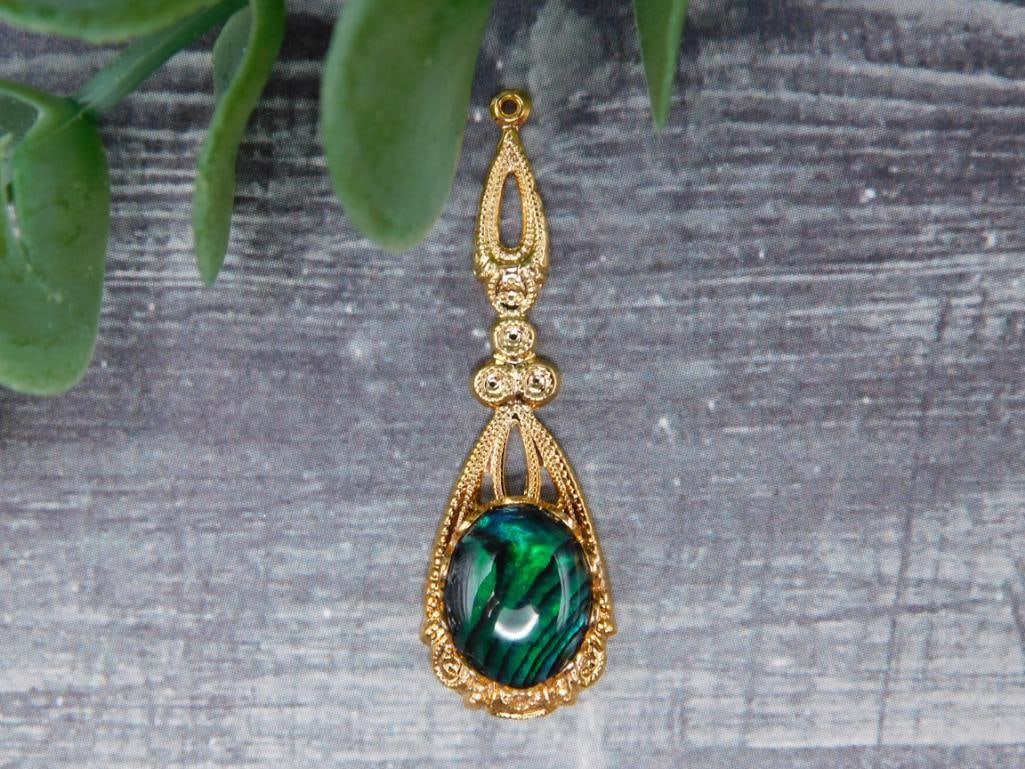 ABALONE STONE PENDANT ROCK STONE LAPIDARY SPECIMEN: ABALONE STONE PENDANT ROCK STONE LAPIDARY SPECIMEN