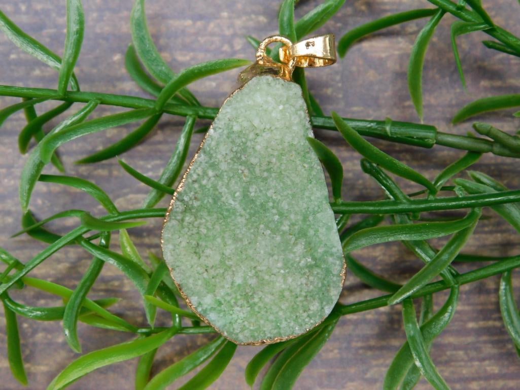 DRUZY QUARTZ PENDANT ROCK STONE LAPIDARY SPECIMEN: DRUZY QUARTZ PENDANT ROCK STONE LAPIDARY SPECIMEN