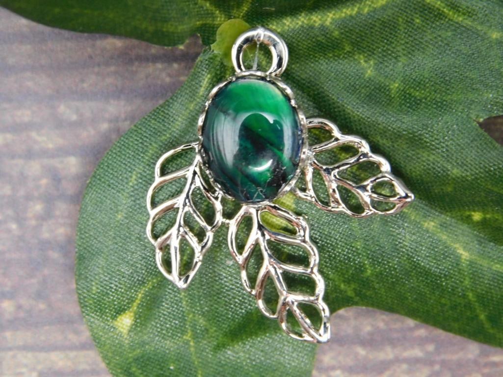 ABALONE STONE LEAF PENDANT ROCK STONE LAPIDARY SPECIMEN: ABALONE STONE LEAF PENDANT ROCK STONE LAPIDARY SPECIMEN