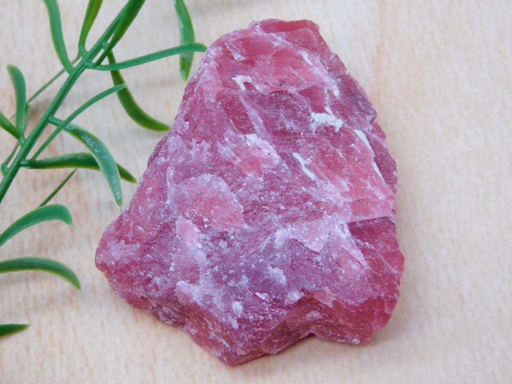 GEM RHODONITE 245 CARATS ROCK STONE LAPIDARY SPECIMEN: GEM RHODONITE 245 CARATS ROCK STONE LAPIDARY SPECIMEN