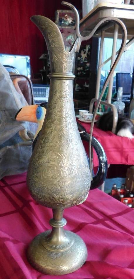 BRASS FLORAL MOTIFF ETCHED PITCHER EWER VINTAGE ANTIQUE: BRASS FLORAL MOTIFF ETCHED PITCHER EWER VINTAGE ANTIQUE