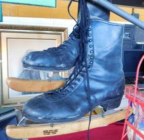 VINTAGE CM ICE SKATES FIGURE SKATES SPORTS MEMORABILIA ANTIQUE