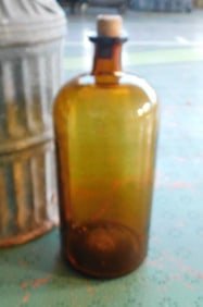 LARGE ANTIQUE AMBER GLASS APOTHECARY BOTTLE WITH CORK STOPPER