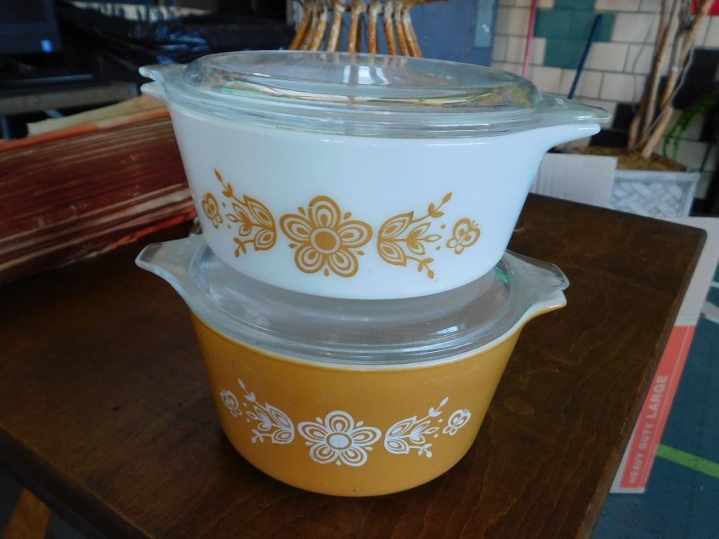 BUTTERFLY GOLD VINTAGE PYREX CASSEROLE DISHES LOT OF 2: BUTTERFLY GOLD VINTAGE PYREX CASSEROLE DISHES LOT OF 2