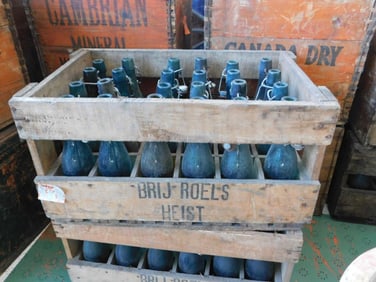 GLASS BEER BOTTLES WITH SWING-TOP CLOSURE IN BRIJ ROELS HEIST CRATE VINTAGE ANTIQUE