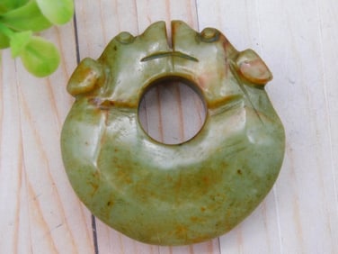 CARVED JADE ROCK STONE LAPIDARY SPECIMEN