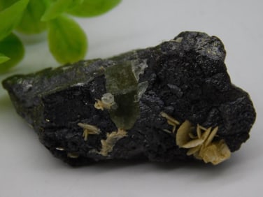 Specimen Rock with Mineral Formations, 35 grams ROCK STONE LAPIDARY SPECIMEN