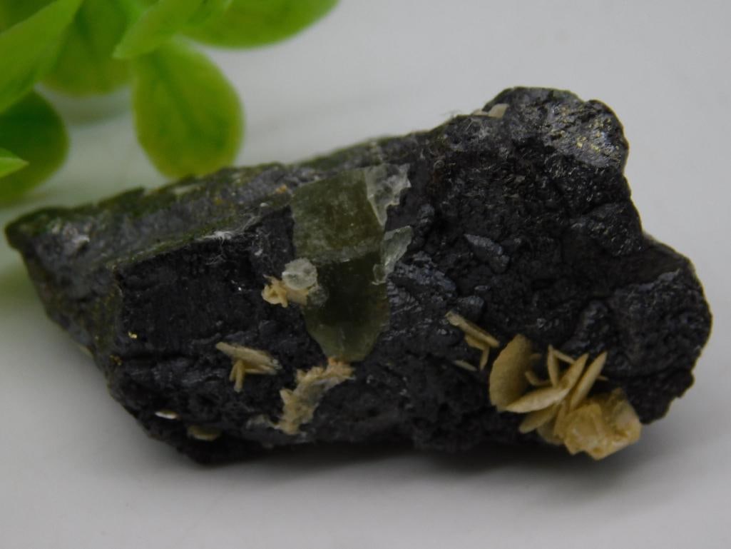 Specimen Rock with Mineral Formations, 35 grams ROCK STONE LAPIDARY SPECIMEN: Specimen Rock with Mineral Formations, 35 grams ROCK STONE LAPIDARY SPECIMEN