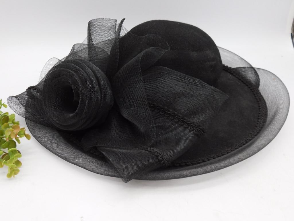 Elegant Black Wool Hat With Decorative Netting: Elegant Black Wool Hat With Decorative Netting