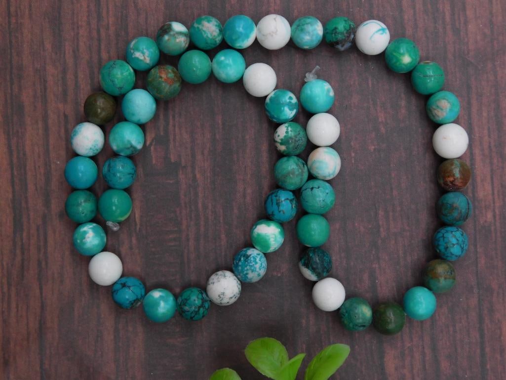 Turquoise and White Gemstone Beads: Turquoise and White Gemstone Beads