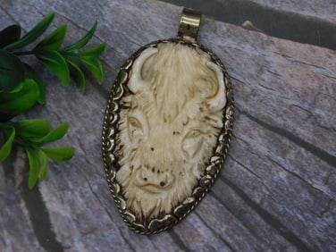 CARVED STONE BISON PENDANT ROCK STONE LAPIDARY SPECIMEN