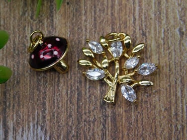 MUSHROOM AND TREE OF LIFE PENDANTS VINTAGE RETRO JEWELRY
