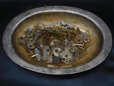 VINTAGE ANTIQUE KEYS BULK LOT