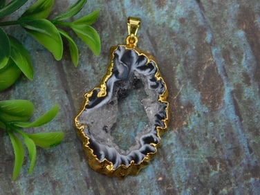 GEODE SLICE PENDANT ROCK STONE LAPIDARY SPECIMEN