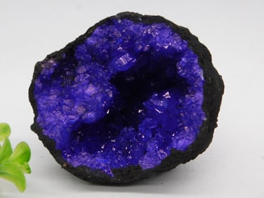 PURPLE AND BLACK GEODE ROCK STONE LAPIDARY SPECIMEN