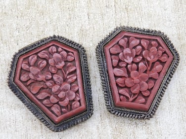 VINTAGE CHINESE CARVED CINNABAR BROOCHES ANTIQUE