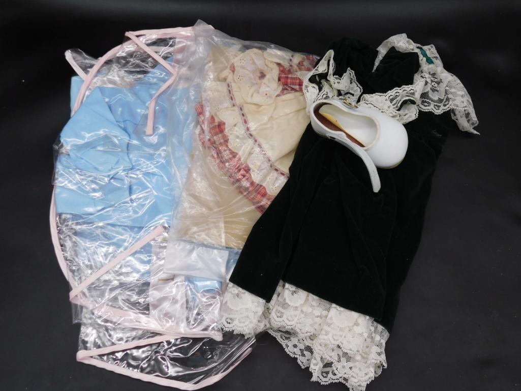 MIXED DOLL CLOTHES LOT VINTAGE ANTIQUE: MIXED DOLL CLOTHES LOT VINTAGE ANTIQUE