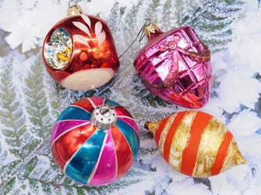 ANTIQUE GLASS CHRISTMAS ORNAMENTS