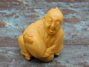 SMALL CARVED BUDDHA VINTAGE ANTIQUE