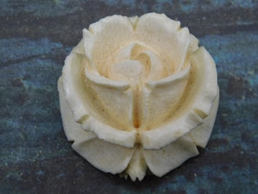 CARVED BONE  WHITE IVORY COLORED ROSE BROOCH PIN VINTAGE ANTIQUE