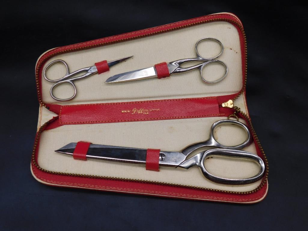 ASSORTED VINTAGE SCISSORS IN CARRYING CASE: ASSORTED VINTAGE SCISSORS IN CARRYING CASE