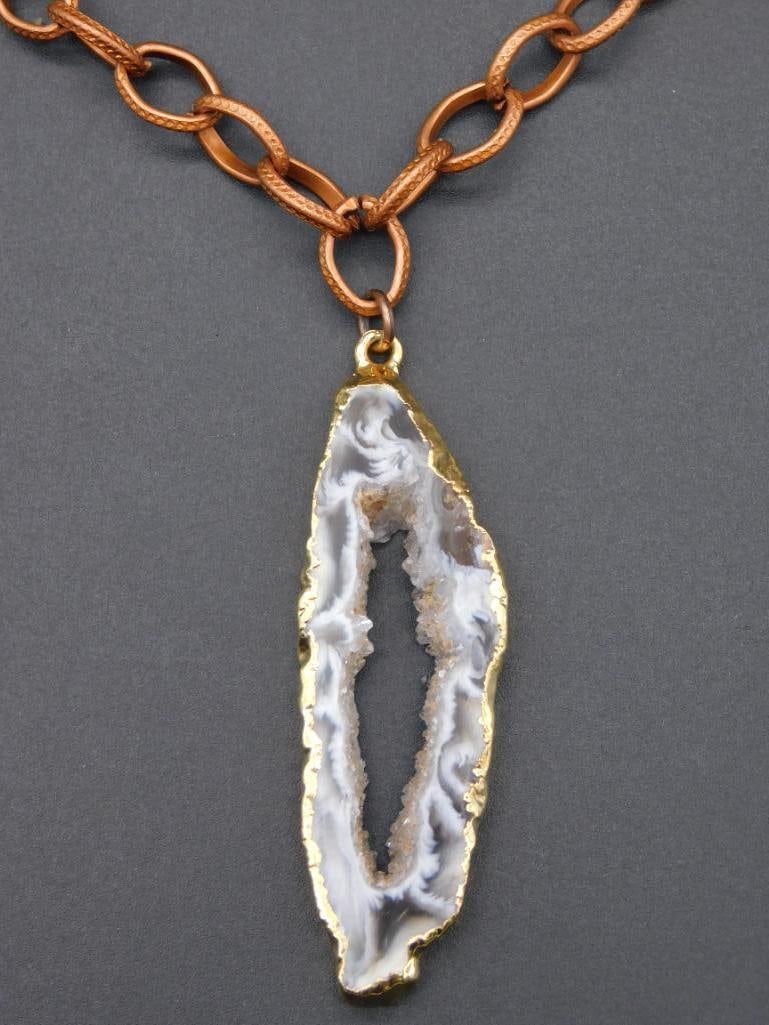 GEODE SLICE PENDANT ON CHAIN NECKLACE ROCK STONE LAPIDARY SPECIMEN: GEODE SLICE PENDANT ON CHAIN NECKLACE ROCK STONE LAPIDARY SPECIMEN