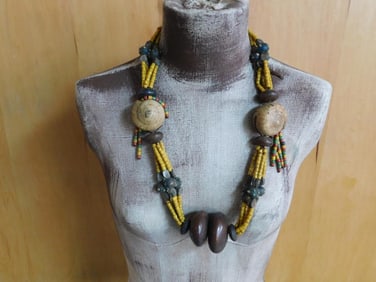 SHELL AND LARGE BROWN BEADED AFRICAN TRADE BEAD NECKLACE