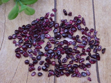 GARNET ROCK STONE LAPIDARY SPECIMEN