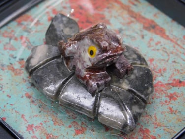 STONE FROG ON LILY PAD ROCK STONE LAPIDARY SPECIMEN