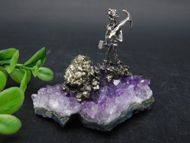 PYRITE MINER ON AMETHYST ROCK STONE LAPIDARY SPECIMEN