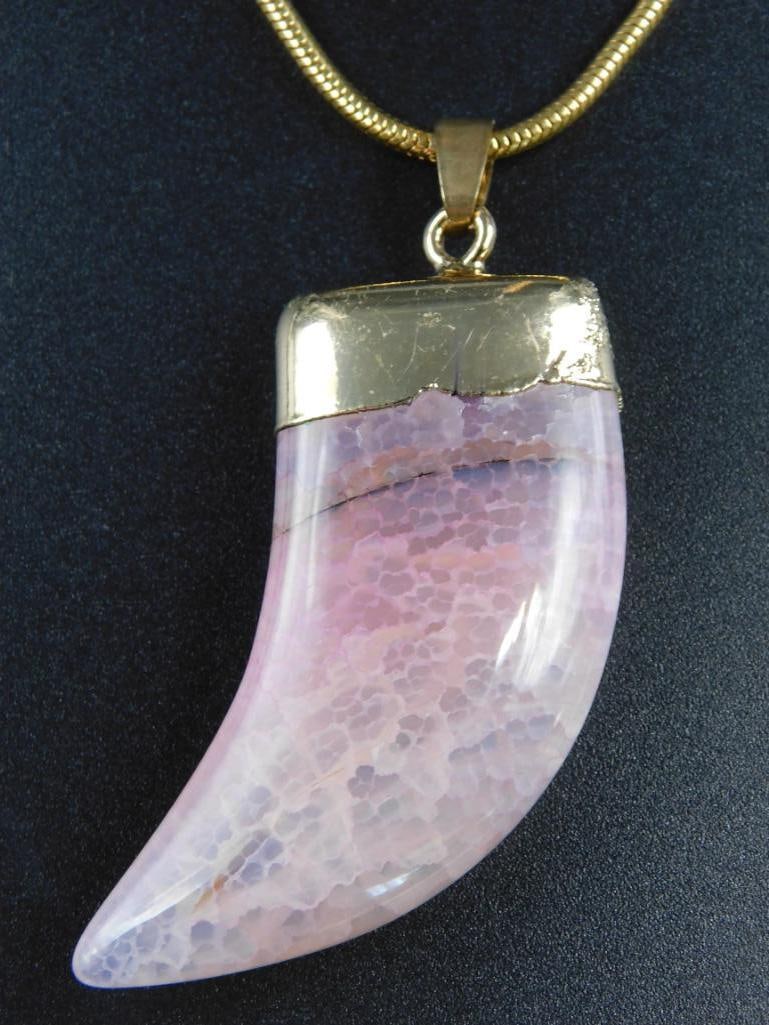 STONE HORN PENDANT ON CHAIN NECKLACE VINTAGE ANTIQUE: STONE HORN PENDANT ON CHAIN NECKLACE VINTAGE ANTIQUE