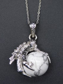 HOWLITE CLAW PENDANT ON CHAIN NECKLACE VINTAGE ANTIQUE