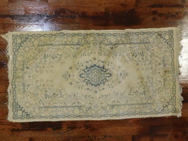 BLUE AND CREAM AREA RUG VINTAGE ANTIQUE
