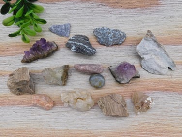 MIXED ROUGH ROCK STONE LAPIDARY SPECIMEN