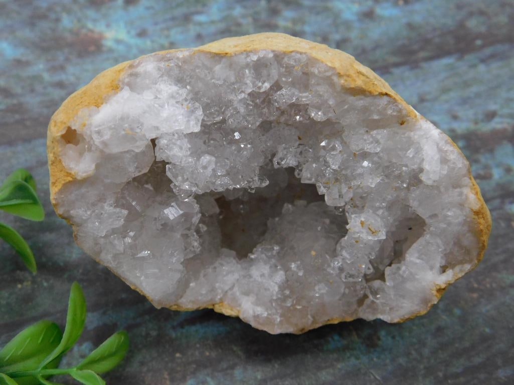 Geode With Quartz Crystal Interior Rock Stone Lapidary Specimen: Geode With Quartz Crystal Interior Rock Stone Lapidary Specimen