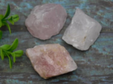 ROSE QUARTZ ROCK STONE LAPIDARY SPECIMEN