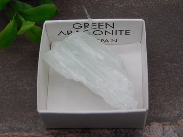 GREEN ARAGONITE ROCK STONE LAPIDARY SPECIMEN