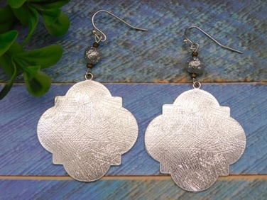 COSTUME JEWELRY EARRINGS