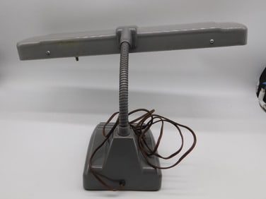 MID CENTURY MODERN UNDERWRITERS LABORATORIES PORTABLE LAMP VINTAGE ANTIQUE