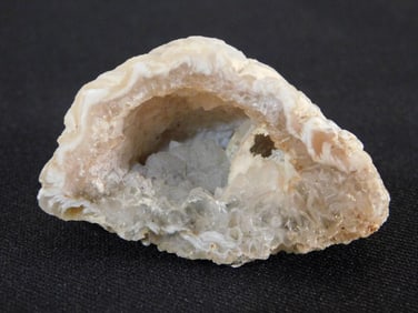 GEODE ROCK STONE LAPIDARY SPECIMEN