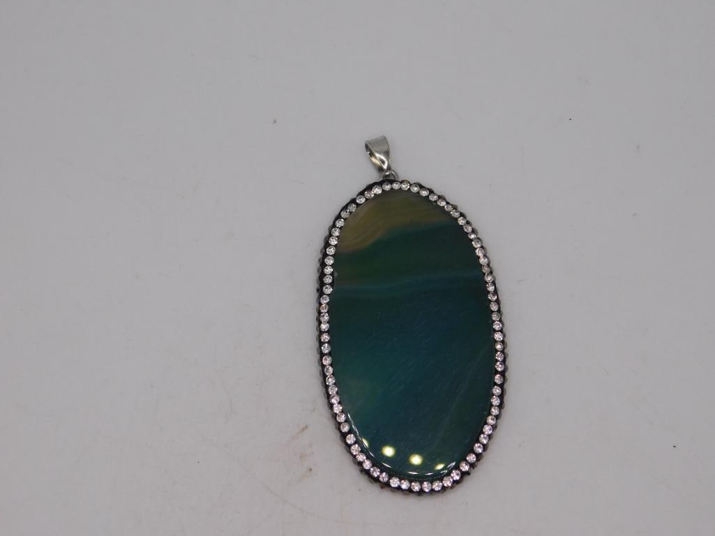 AGATE SLICE PENDANT ROCK STONE LAPIDARY SPECIMEN: AGATE SLICE PENDANT ROCK STONE LAPIDARY SPECIMEN