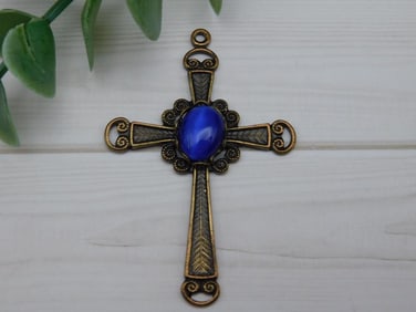 CATS EYE CROSS PENDANT ROCK STONE LAPIDARY SPECIMEN