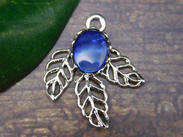 ABALONE STONE LEAF PENDANT ROCK STONE LAPIDARY SPECIMEN