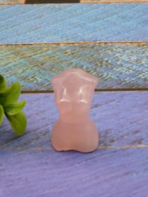 ROSE QUARTZ FEMALE FORM ROCK STONE LAPIDARY SPECIMEN