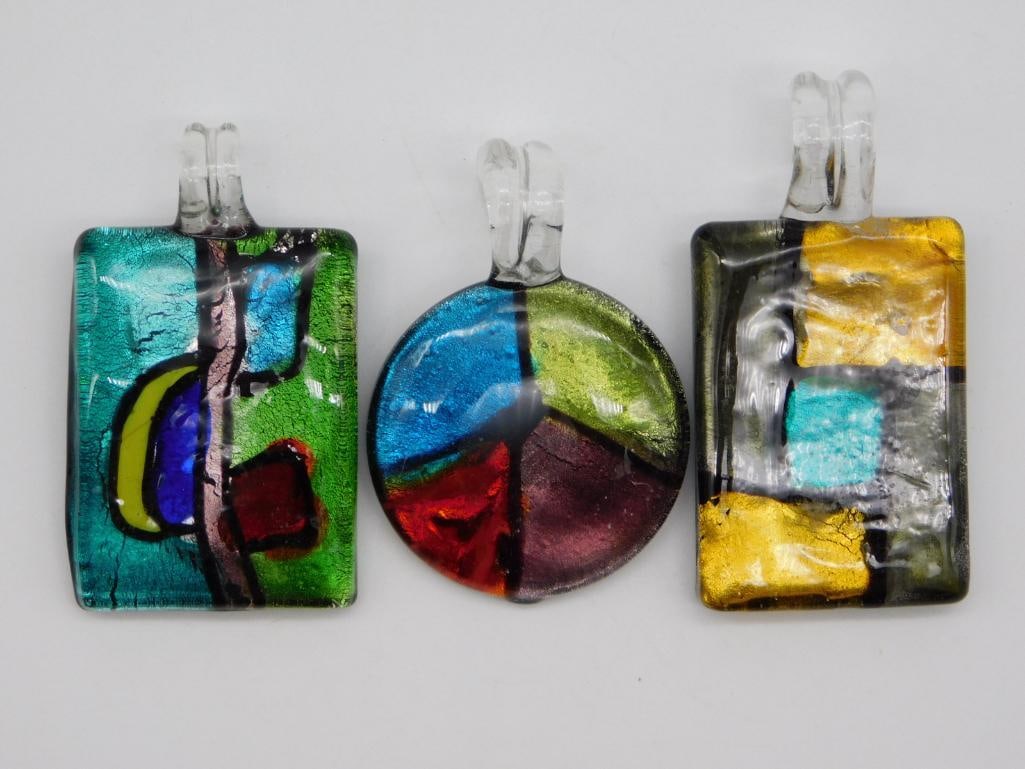 HAND PAINTED GLASS PENDANT ROCK STONE LAPIDARY SPECIMEN: HAND PAINTED GLASS PENDANT ROCK STONE LAPIDARY SPECIMEN