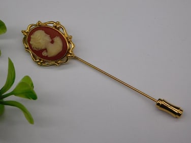 TRIFARI GOLD-TONE CAMEO VINTAGE STICK PIN ANTIQUE JEWELRY