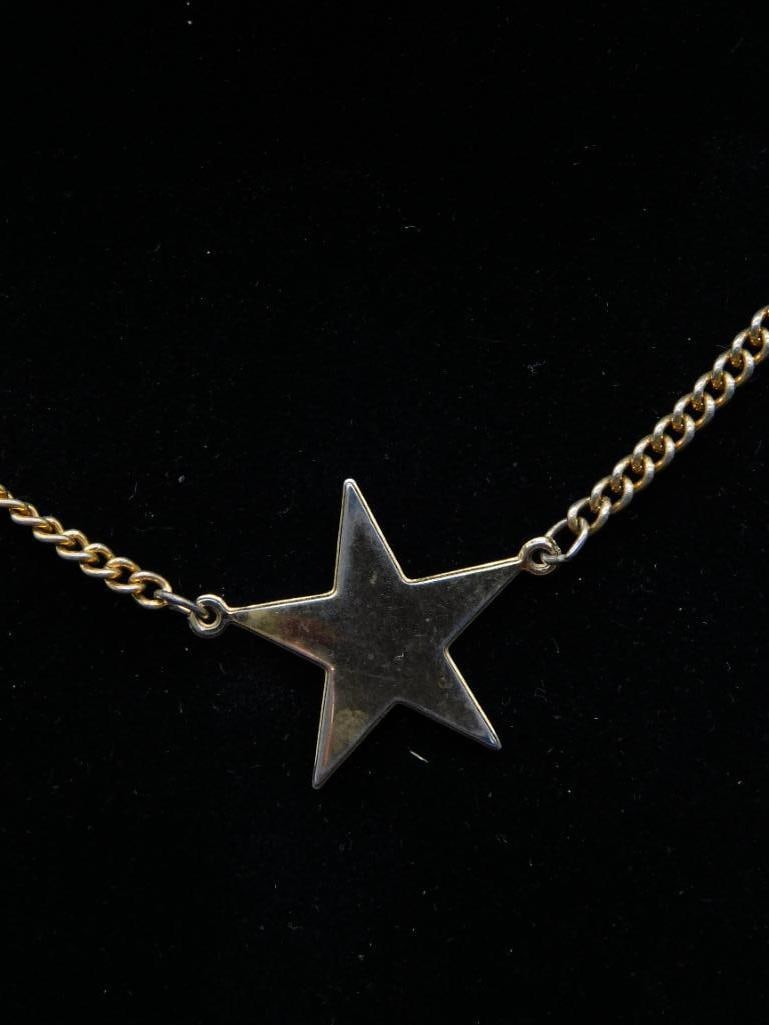 STAR NECKLACE: STAR NECKLACE