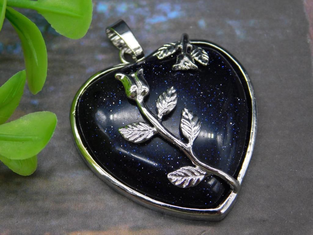 BLUE GOLDSTONE HEART PENDANT ROCK STONE LAPIDARY SPECIMEN: BLUE GOLDSTONE HEART PENDANT ROCK STONE LAPIDARY SPECIMEN