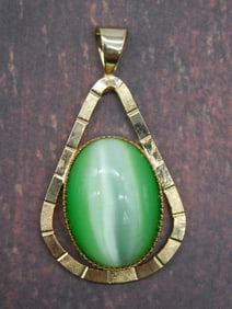 CATS EYE PENDANT ROCK STONE LAPIDARY SPECIMEN