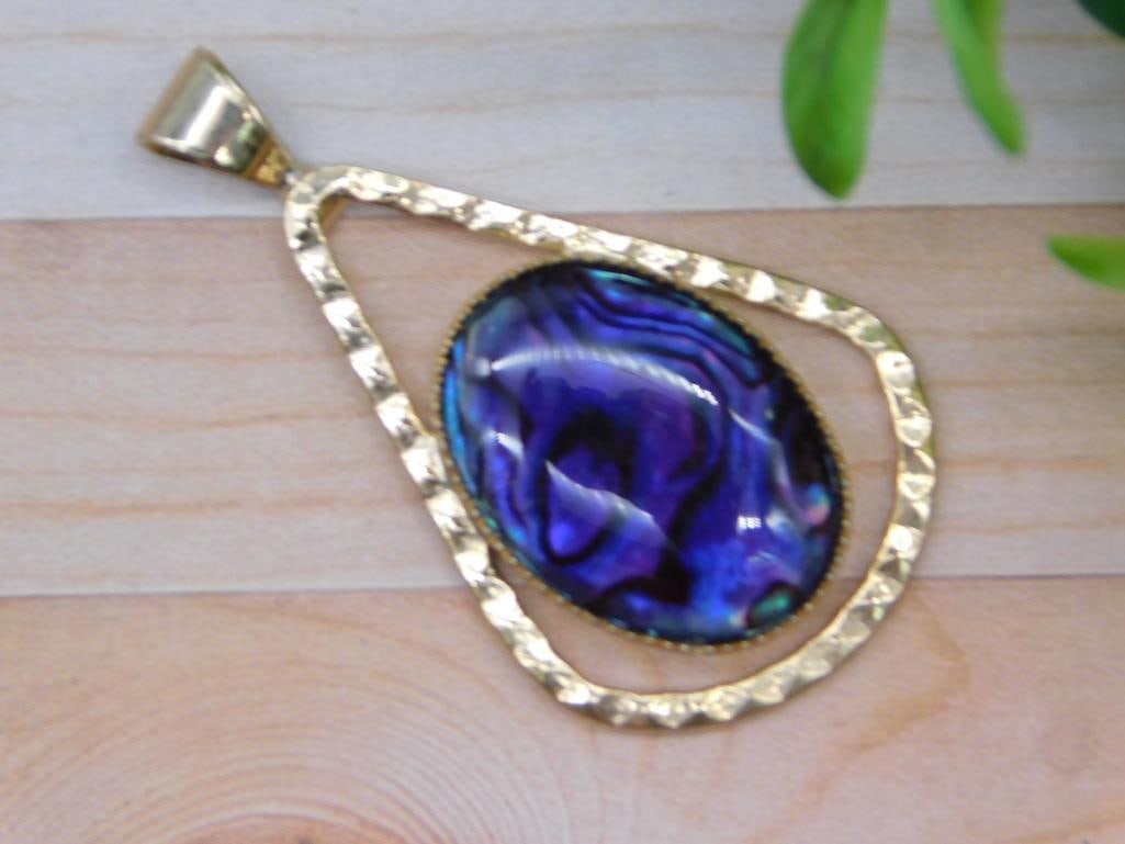 ABALONE STONE PENDANT ROCK STONE LAPIDARY SPECIMEN: ABALONE STONE PENDANT ROCK STONE LAPIDARY SPECIMEN